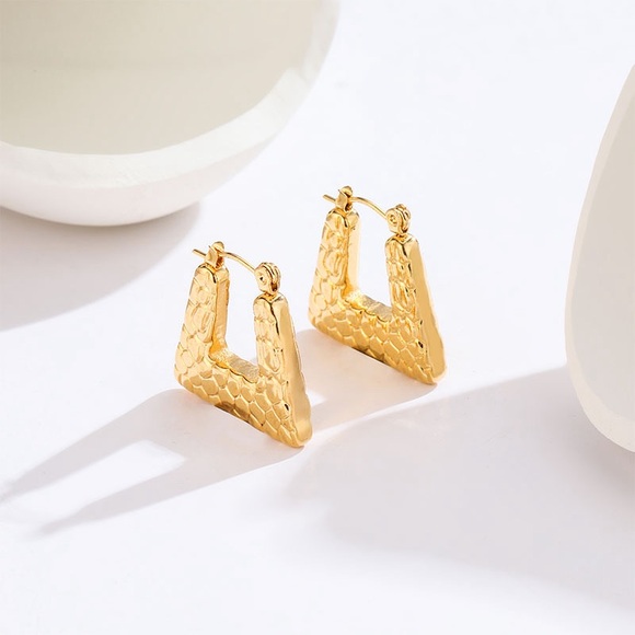 NEW💎18K Gold Plated Geometric Earrings*Hoop Earrings - Picture 2 of 6